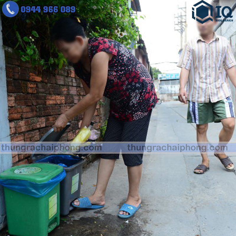 thung-rac-4-banh-va-rac-thai
